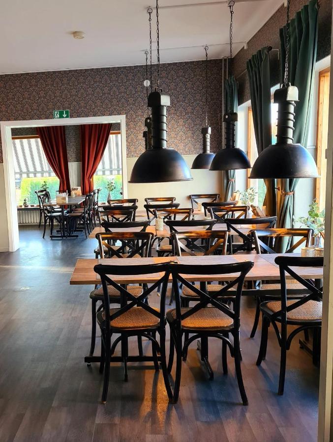 Dala-Jaerna Hotell Och Vandrarhem Extérieur photo