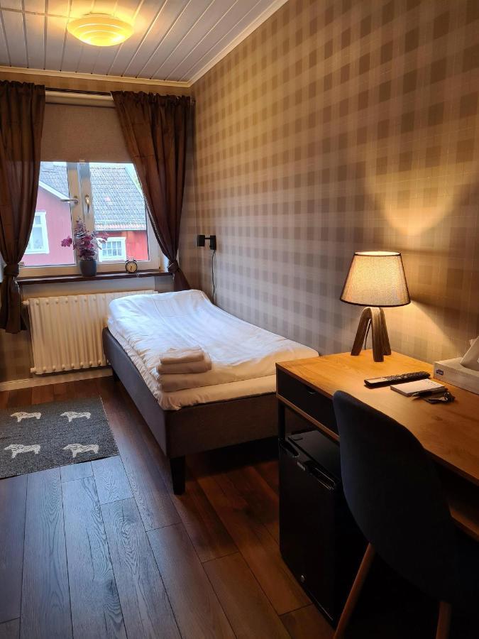 Dala-Jaerna Hotell Och Vandrarhem Extérieur photo